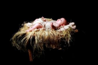 7352201-baby-jesus-lying-in-the-manger